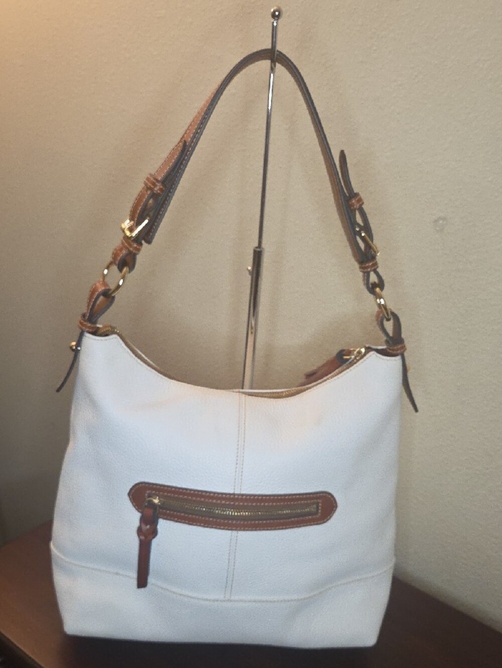 Sale! NWOT Dooney & Bourke White Pebble Leather Shoulder Bag with Brown strap. - Picture 6 of 13